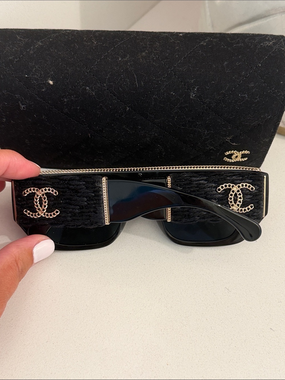 CHANEL Black Sunglasses with Gold CC Tweed Temples - Picture 3 of 8
